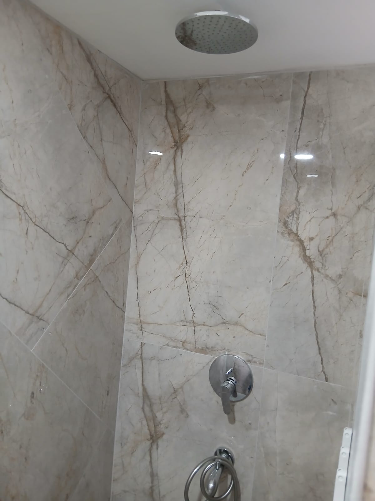 Duş alanı tesisat ve seramik uygulaması